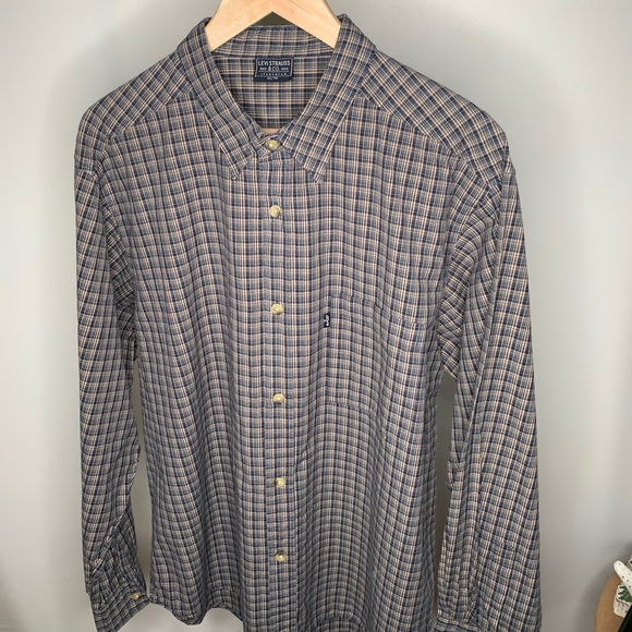 Levi’s button up - Picture 2 of 3